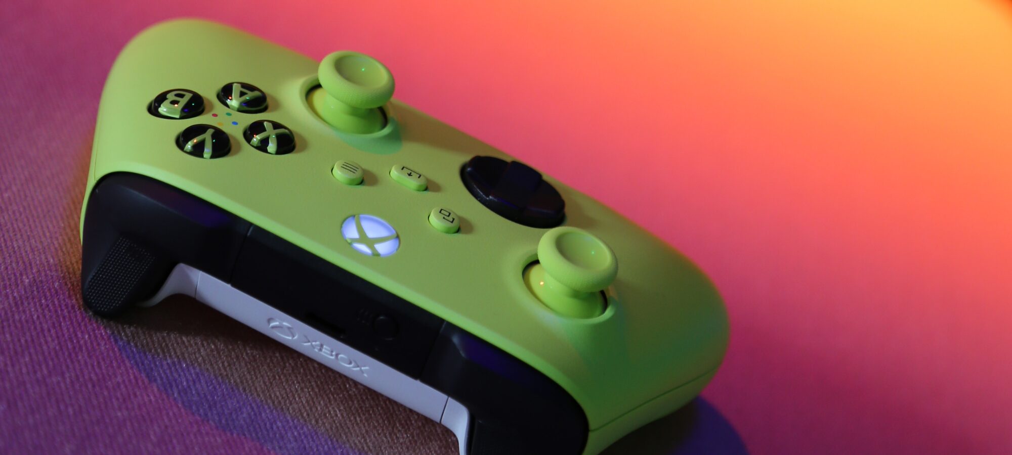 Ein Spielepad auf der Couch