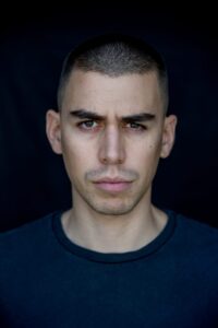 Portraitfoto vom Schauspieler Henry Morales